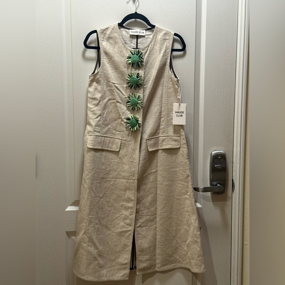Maude Club Lennon Linen Longline Vest – Raffia Flower Buttons | Size S | NWT - Picture 2 of 6